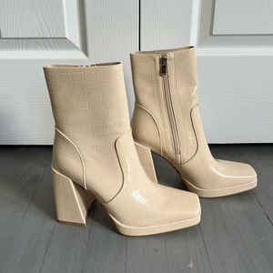 Princess Polly platform cream boots (nwot)